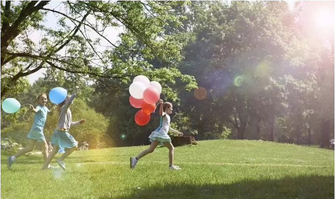 孩子們的童年究竟能有多美？何必想象，點擊即享！